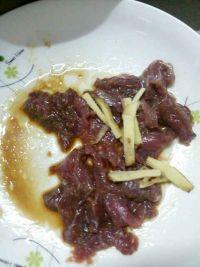 海鲜菇烩牛肉的做法步骤2
