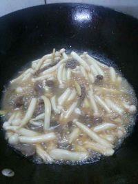 海鲜菇烩牛肉的做法步骤8