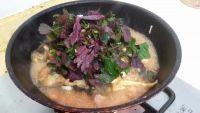 农家紫苏鱼泡香鱼锅的做法步骤9