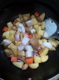 咖喱鸡腿土豆的做法步骤6