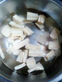 梅干菜腐竹烩豆角的做法步骤1