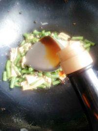 梅干菜腐竹烩豆角的做法步骤7