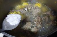 脊骨玉米汤的做法步骤7