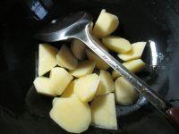 红烧土豆的做法步骤3