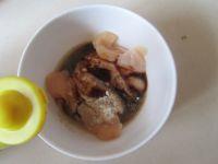 木耳莴苣炒鸡片的做法步骤2