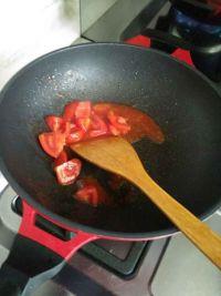 番茄茄香青椒虾仁的做法步骤4