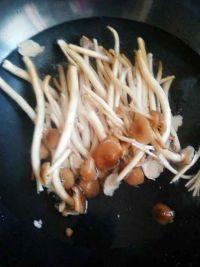茶树菇瘦肉汤的做法步骤3