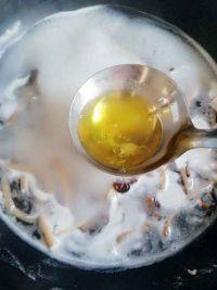 茶树菇瘦肉汤的做法步骤5