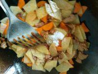 土豆胡萝卜炒肉的做法步骤10