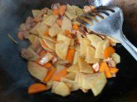 土豆胡萝卜炒肉的做法步骤12
