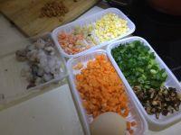 核桃海鲜焗饭的做法步骤1