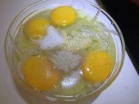 银鱼煎鸡蛋的做法步骤2