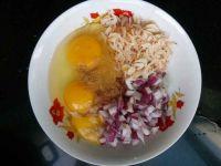 洋葱虾皮煎蛋的做法步骤2