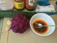凉拌紫甘蓝黄瓜的做法步骤1