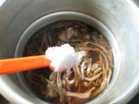 茶树菇鸡腿汤的做法步骤7
