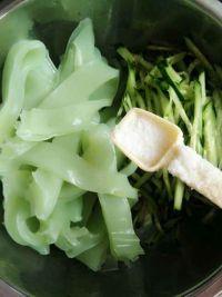 黄瓜拌绿豆凉皮的做法步骤4