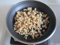 萝卜干炒毛豆米的做法步骤2
