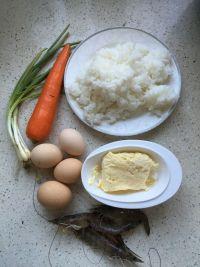 鸡蛋虾仁焗饭的做法步骤1