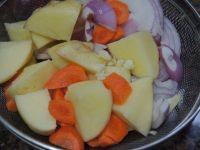 土豆萝卜咖喱牛腩的做法步骤3