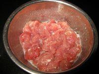 彩椒炒肉片的做法步骤2