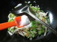 尖椒猪肉炒酸菜的做法步骤6